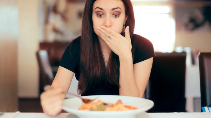 Pelo en la comida significado