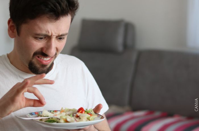 Pelo en la comida significado